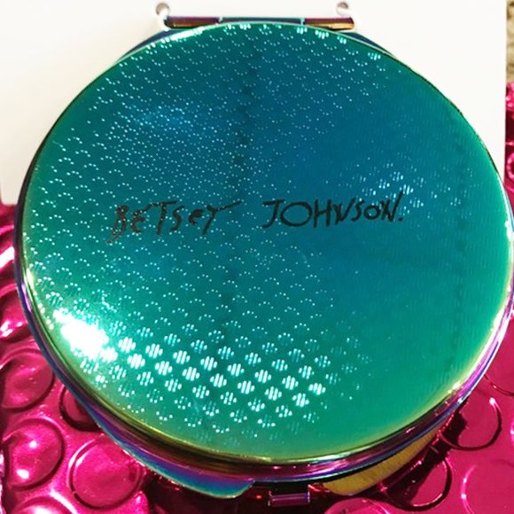 Betsey Johnson Skull Compact Mirror - Picture 4 of 5